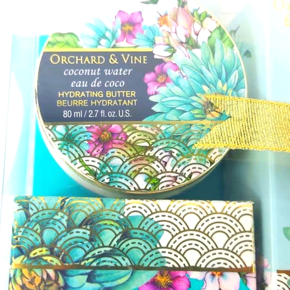 Orchard & Vine Bath Gift Set - Picture 4 of 5